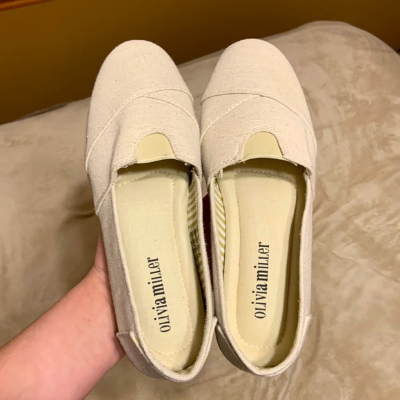Olivia Miller Shoes - Size 8 Tan Olivia Miller flats